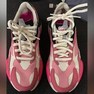 Puma Prevail sneakers